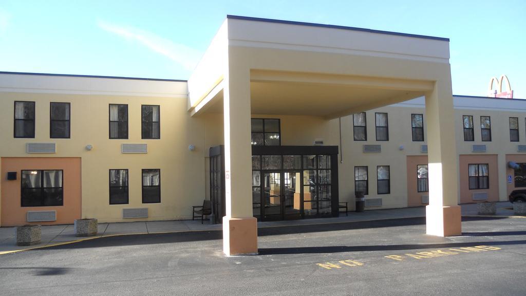 La Casa Inn & Suites-Middleboro Exterior photo